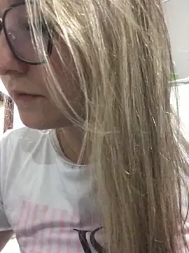 Snapshot of alegata27 chatting on May 26, 10:06 pm alegata27 online show from May 26, 10:06 pm