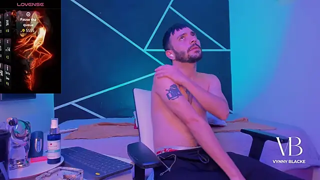 VynnyBlacke  online show from December 20, 9:22 pm