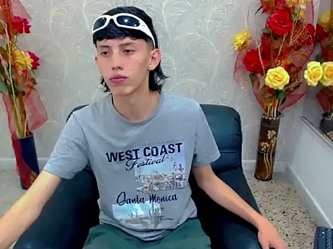 thaigo twink38 online show from October 2, 3:46 am