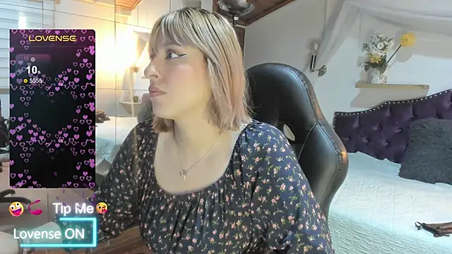 Snapshot of sophialyh_1 chatting on February 21, 12:50 pm sophialyh 1 online show from February 21, 12:50 pm