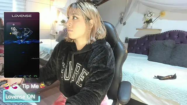 Snapshot of sophialyh_1 chatting on February 27, 1:00 pm sophialyh 1 online show from February 27, 1:00 pm