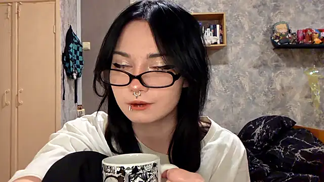 Beeping Creature online show from November 10, 6:07 pm