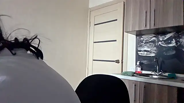 Beeping Creature online show from April 9, 7:03 am