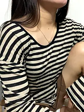 lee ly online show from October 23, 9:41 am