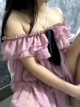 lee ly online show from December 5, 7:39 am