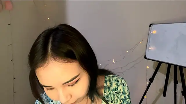 CarollFalick online show from December 4, 12:36 pm