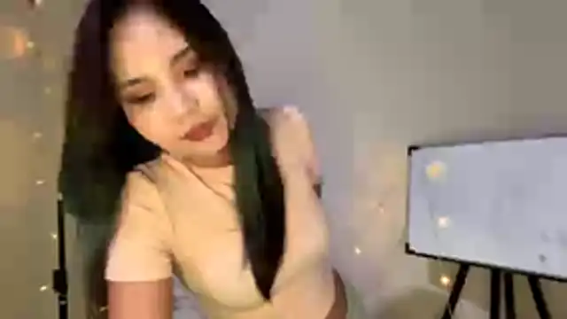 CarollFalick online show from December 14, 12:32 pm