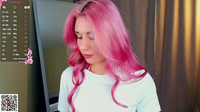 MinaRuzzo online show from December 19, 5:36 am