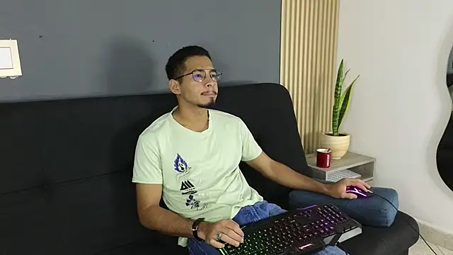 Jaybrown  1 online show from October 14, 11:22 am