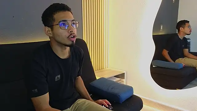 Jaybrown  1 online show from October 18, 3:42 am