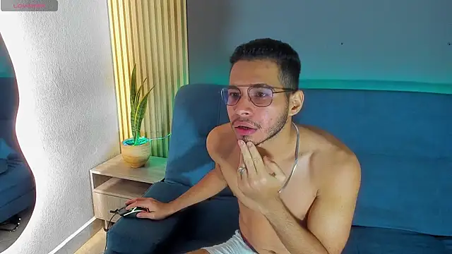 Jaybrown  1 online show from December 15, 8:24 pm