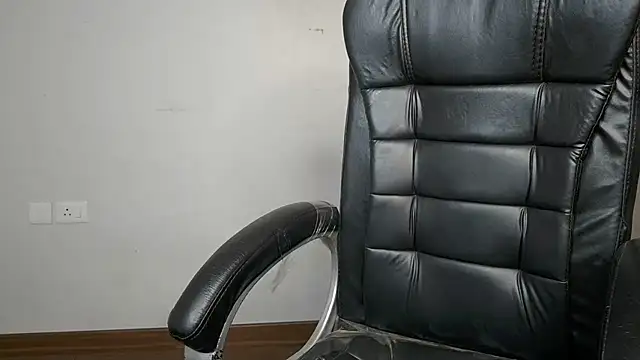 mooonlightbaby online show from April 11, 6:45 pm