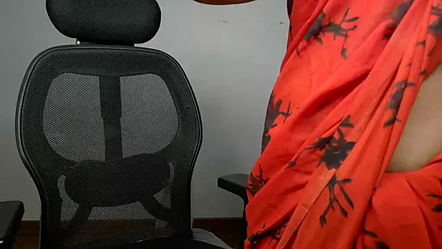 mooonlightbaby online show from April 13, 4:45 pm