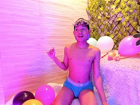 Snapshot of Sammy_Millers chatting on December 22, 8:39 pm Sammy Millers online show from December 22, 8:39 pm