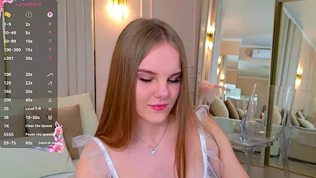 Lili Lohan online show from November 14, 5:11 pm