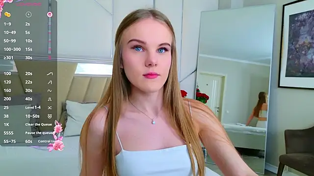 Lili Lohan online show from November 22, 5:01 pm