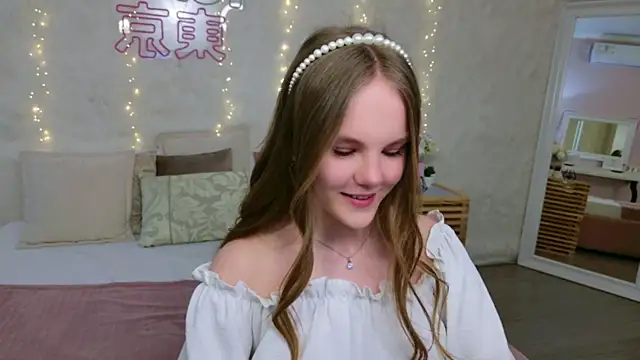 Lili Lohan online show from April 18, 5:00 am