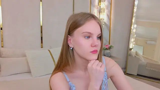 Lili Lohan online show from June 14, 5:09 am