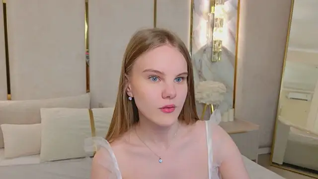 Lili Lohan online show from July 24, 5:05 am