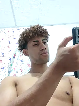 Snapshot of The_boy_good chatting on January 6, 9:50 pm The boy good online show from January 6, 9:50 pm