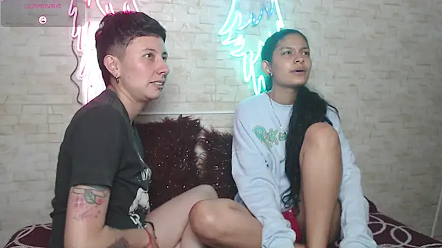 Snapshot of Gaby_and_Mei chatting on October 1, 4:51 am Gaby and Mei online show from October 1, 4:51 am