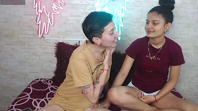 Snapshot of Gaby_and_Mei chatting on October 16, 4:24 am Gaby and Mei online show from October 16, 4:24 am