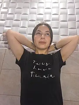 Snapshot of EmmaValencia_ chatting on October 22, 8:30 pm EmmaValencia online show from October 22, 8:30 pm