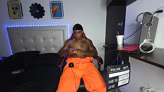 DiegoXL111 online show from October 4, 4:32 am