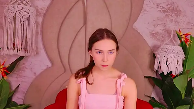 OliviaLay online show from December 4, 11:30 am