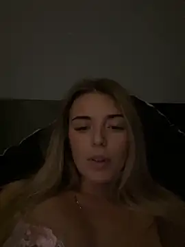 Snapshot of EllieEllxx chatting on October 4, 6:50 pm EllieEllxx online show from October 4, 6:50 pm