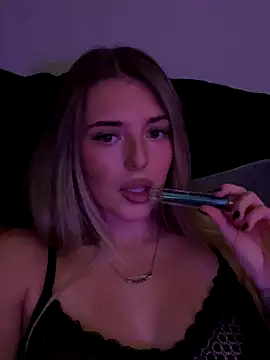 Snapshot of EllieEllxx chatting on October 12, 8:19 pm EllieEllxx online show from October 12, 8:19 pm