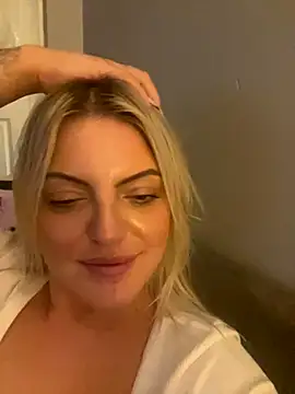 Snapshot of Diamondxoxx chatting on October 8, 9:45 pm Diamondxoxx online show from October 8, 9:45 pm