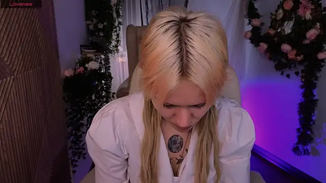 kitten murray  online show from November 12, 1:33 pm