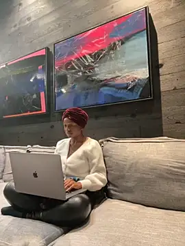 tia   fox online show from November 8, 10:15 am