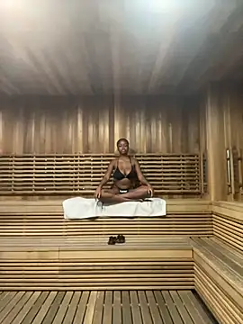 tia   fox online show from November 10, 11:31 am