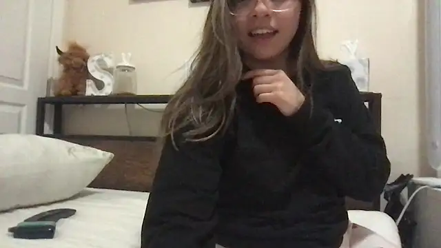 Snapshot of bunnygorl12 chatting on December 1, 3:44 am bunnygorl12 online show from December 1, 3:44 am