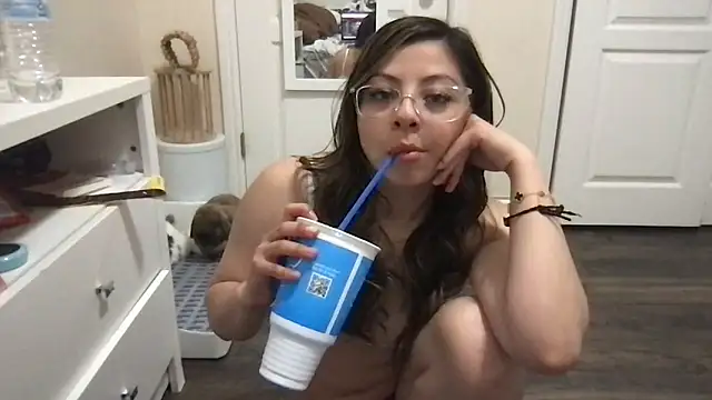 Snapshot of bunnygorl12 chatting on March 11, 5:35 am bunnygorl12 online show from March 11, 5:35 am