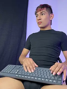 Snapshot of cherub_ chatting on November 10, 12:09 am cherub online show from November 10, 12:09 am