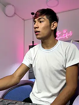 Snapshot of cherub_ chatting on December 1, 12:10 pm cherub online show from December 1, 12:10 pm