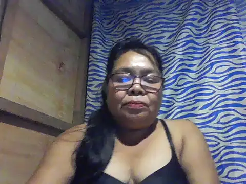 Snapshot of cris_tita chatting on July 5, 1:29 pm cris tita online show from July 5, 1:29 pm