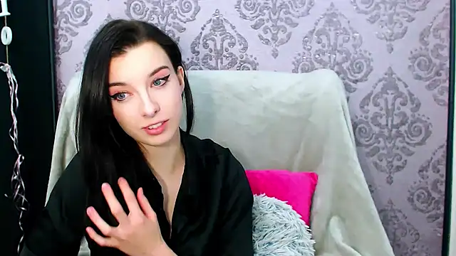 Snapshot of DominantLuna chatting on December 3, 8:29 pm DominantLuna online show from December 3, 8:29 pm