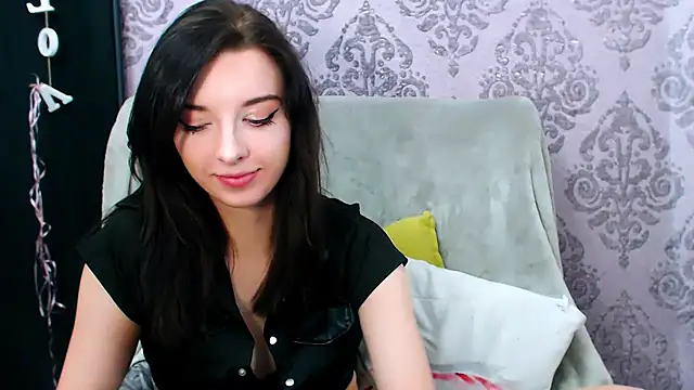 Snapshot of DominantLuna chatting on December 16, 8:47 pm DominantLuna online show from December 16, 8:47 pm