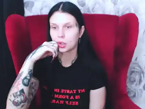 Snapshot of VenomDoll chatting on October 23, 7:12 pm VenomDoll online show from October 23, 7:12 pm