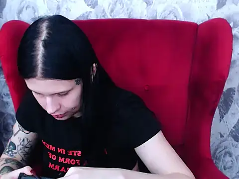 Snapshot of VenomDoll chatting on November 7, 2:28 pm VenomDoll online show from November 7, 2:28 pm