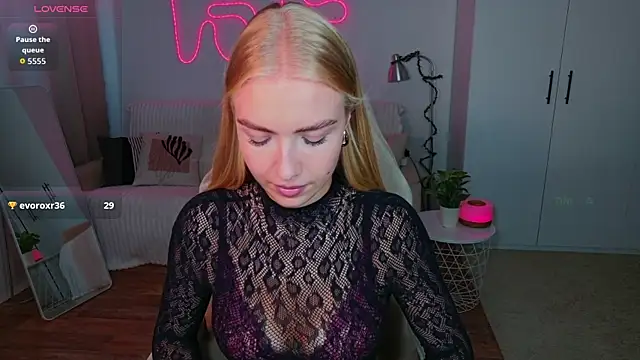 TessaGrays online show from July 24, 2:15 pm