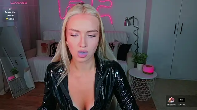 TessaGrays online show from August 4, 12:41 pm