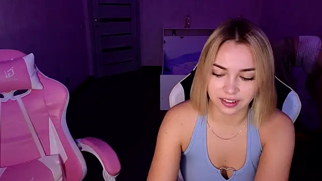 stefany and bettany online show from October 31, 1:56 pm