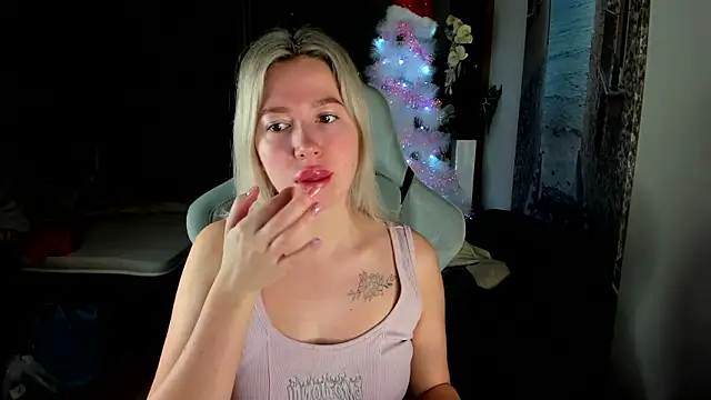 stefany and bettany online show from January 19, 4:27 am