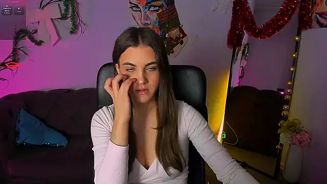 Snapshot of lina_fox12 chatting on January 8, 1:35 pm lina fox12 online show from January 8, 1:35 pm