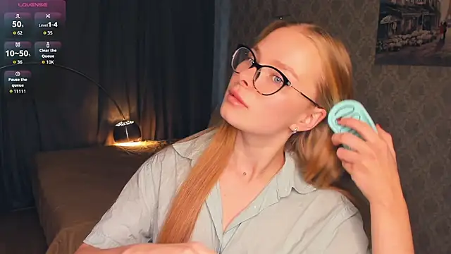 LibbyVenzeio online show from November 17, 7:03 am